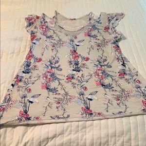 Super cute flower/lace top!